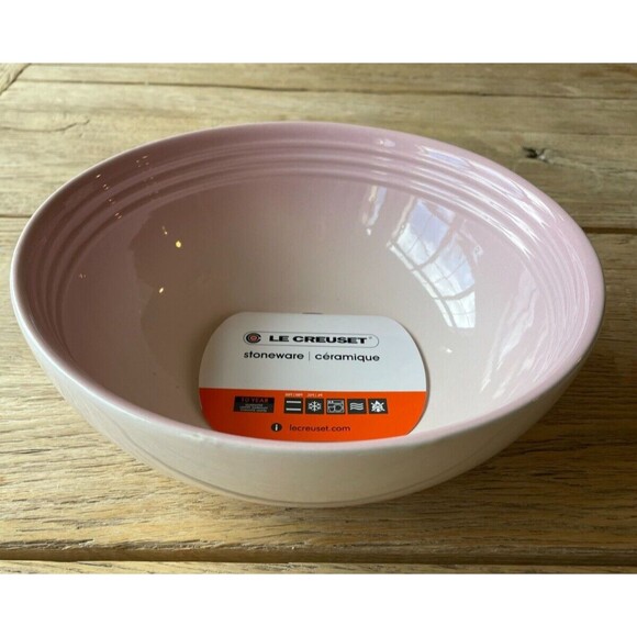 Le Creuset Stoneware Vancouver Serving Bowl 2 3/8 qt 9 3/8 in Shell Pink NEW - Picture 5 of 8